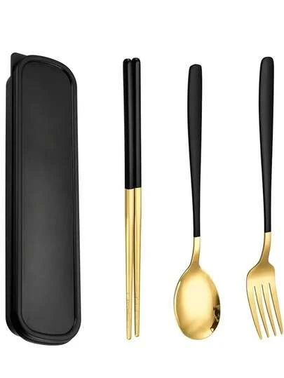 El juego de cubiertos portátil consta de tres piezas: tenedor, palillos y cuchara. Es conveniente para viajar y fácil de transportar. ¡Los cubiertos se guardan en la caja y están limpios e higiénicos!