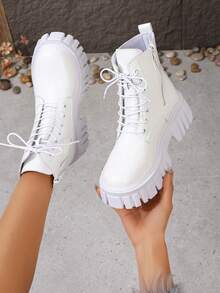 朋克风系带白色短靴，圆头厚底踝靴，英伦时尚百搭靴，适合春、秋、冬季穿着 - 白色 - 查看 1