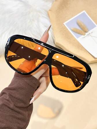 一副女士飞行员框时尚眼镜，适合户外活动、海滩佩戴，时尚大框装饰眼镜，万圣节适用