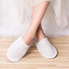 1/3/6pairs White/Yellow Shoe Edge Slippers, Neutral Spa Slippers, Loose Hotel Slippers, Hotel Bathroom Slippers, For Guests To Use, Non Slip Sole, Closed Toe, Fluffy, No Power Required, Suitable For Bathrooms, Living Rooms, Hotels, And Shoeless Homes Back To School