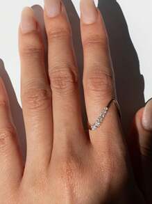 1 pièce Bague de fiançailles à contour ondulé pour femme, Bague décorative à coupe ronde brillante, Bague unique à motif vague emboîtée, Convient comme cadeau d'anniversaire ou pour une fête pour femmes