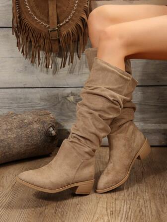 卡其色西式褶皱过膝绒面革靴子，一脚蹬设计，舒适透气的粗跟鞋，优雅百搭的秋冬女靴