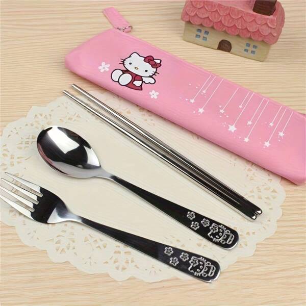 Sanrio 3 pièces Set de fourchette, cuillère et baguettes en acier inoxydable Hello chat de Sanrio avec design cannelé, forme ovale et sac à fermeture éclair. Parfait pour l'école, les voyages et les occasions spéciales. Fournitures scolaires.