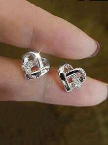 Brincos requintados em formato de coração vazado - Design chique e estiloso em formato de coração para uso diário, perfeitos para piercings de orelha