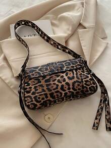 时尚撞色豹纹铆钉装饰朋克风翻盖单肩包，适合购物、携带钱包，是年轻女性、大学生、职场新人及白领人士的理想之选。也适用于办公室、大学、工作、商务、通勤、户外活动、旅行和短途旅行。时尚豹纹女包，秋冬季新款虎纹女包。