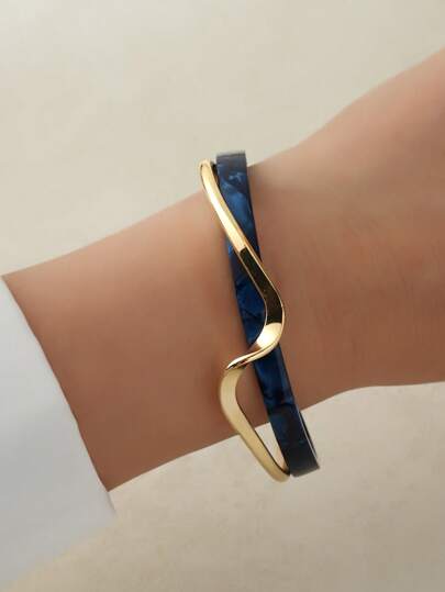1pc Curved Color Block Stylish Dual-Tone Metal Resin Bracelet, Suitable For Daily Wear, Parties, Graduations, Weddings, Beach Vacations, Etc. (Product Can Be Self-Adjusted For Size, No Size Complaints Accepted)
