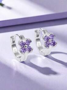 1 Paar 925 Sterling Silber Allergiefreie Ohrringe mit vierblättrigem Kleeblatt - Verziert mit funkelndem violettem synthetischem kubischem Zirkonia, symbolisiert Glück und Charme. Zierlich und lieblich, perfekt für den täglichen Frühlings-/Sommertrag oder Partys von Mädchen. Ein ideales Geschenk zum Geburtstag/Feiertag für Töchter oder Enkelinnen