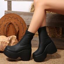 Paar schwarze Kunstleder Damen Ankle Boots, westlicher Stil Plateau Keilabsatz, seitliche Nahtdetails, Lässig Alltags- und Festivalmode, Herbst- bis Winteressentials