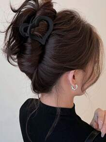 4 szt./1 szt. Damskie średnie rozmiary Czarne, białe, brązowe, khaki 6 cm/2,36 cala Lekkie plastikowe spinki do włosów w kształcie serca, modne uniwersalne, eleganckie, proste minimalistyczne spinki do włosów w jednolitym kolorze, odpowiednie do codziennego noszenia, swobodne, na imprezę, dojazdy do pracy, wakacje, mycie twarzy, makijaż, pasujące stroje powrót do szkoły