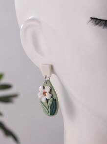 A Pair Of Elegant And Pure Polymer Clay Material, Purely Handmade, Green Background 3D White Lily Realistic And Unique Flower Earrings For Women, Suitable For Vacation And As A Gift