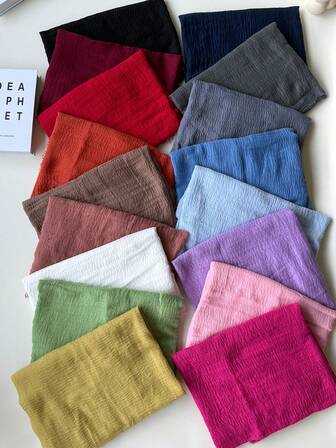 1条女士优雅纯色休闲轻薄围巾，用途广泛，适合日常佩戴、海滩度假、防晒、春秋季搭配连衣裙。