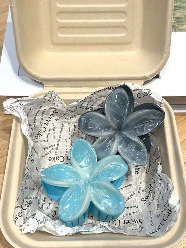 2 stuks Koreaanse INS acryl tie dye haarklemmen voor dames in de kleuren blauw en grijs hortensia, medium klauw, zoete en elegante, veelzijdige haaraccessoires, geschikt voor zomerse strand- en vakantiekleding, fotografiebloemhaarklemmen, boho-haarklemmen