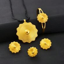 Set de 4 piezas de joyas de mujer de color dorado: collar geométrico poligonal, anillo, aretes y pulsera. Un regalo tradicional africano árabe para la novia.