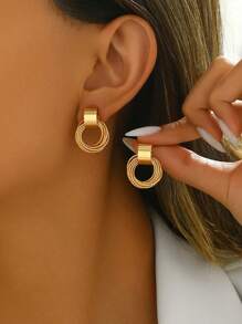 1 Paar minimalistische, modische, filigrane kleine Cut Out Kreis Mehrschicht Wickel Ohrringe, vielseitig für den täglichen Gebrauch für Frauen