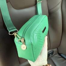 Bolso pequeño cuadrado con diseño acolchado de patrón de ondas sólido simple, correa ajustable para cruzar al hombro o llevar debajo del brazo, bolso de mano versátil, ligero y de moda para mujeres
