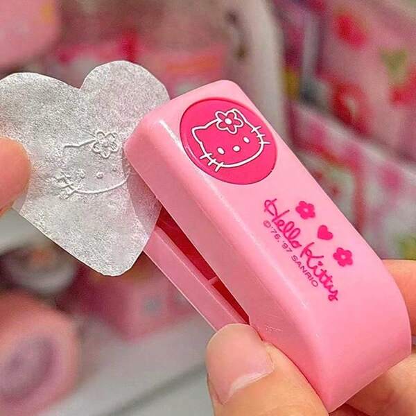 Sanrio 1pc Hellokitty Embossing Metal Embossing Punching Machine, Seal Embossing Machine, Cute Kt Cat, Cute Hello Kitty Embossing Stamp, Sanrio KT Cat Mini Embossing Machine, Used For Card Making, Scrapbooking, DIY Craft Tools, High-Value Cartoon Elementary School Girl Hellokitty Embossing Machine Metal Embossing Punching Machine Seal, Hellokitty Seal Toy, Children's Gift