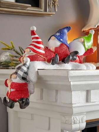 De speelse bemanning van de Kerstman, zwevende kabouters en rondhangende ijsberen - Kerstversiering, kerstschouwdecoratie, magisch cadeau