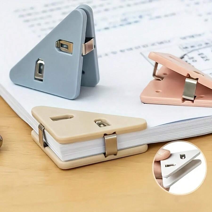 10 piezas Clips de carpeta triangulares multifuncionales de oficina - Organizador de carpetas de plástico antideformación, Clip de esquina de carpeta triangular, Soporte y organizador de exámenes/documentos, Para estudiantes y oficina, Accesorio de escritorio liviano y duradero para un archivo ordenado, Solución de clip rápida para oficina en casa, proyectos escolares, clasificación de documentos, reutilizable y portátil
