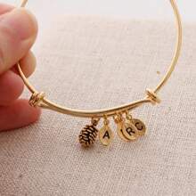 Pulseira com inicial de pinha, presente para o Dia das Mães, presente para a avó, pulseira com inicial de folha, presente personalizado para mães, joias com nome de família, presente para a mãe