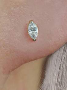 CIZME 1PC Gold Cubic Zirconia Cartilage Earrings, Lip Rings, Stud Piercing Jewelry For Cartilage/Tragus/Helix/Conch, Stainless Steel Helix Tragus Cartilage Earring For Women, 16G 20G Cartilage Earring, Helix Earrings Flat Back Cartilage Helix Conch Piercing Jewelry For Women, 16G 20G Tragus Earrings For Women, Flat Back Cartilage Earring Stainless Steel, Flat Back Stud Earrings Labret Conch Helix Cartilage Tragus Piercing Jewelry