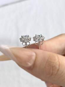 1 par de pendientes de botón exquisitos y redondos con diamantes completos, incrustados con moissanita, 0.5 quilates, plata esterlina S925, promesa eterna para mujeres, joyería elegante, regalo, joyería nupcial - Pendientes redondos de moissanita - Ver 3