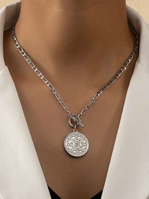 Round Geometric Pendant Necklace Classic OT Buckle Chunky Alloy Necklace Casual Collarbone Chain For Women
