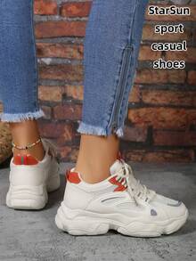 女士春秋新款运动厚底运动鞋，网眼透气厚底浅口坡跟休闲鞋，轻便百搭时尚休闲鞋，系带白/灰色运动鞋，适合所有季节