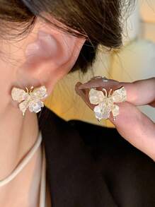 1 Pair Elegant Fresh And Simple Butterfly Crystal Flower Stud Earrings