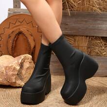 Paar schwarze Kunstleder Damen Ankle Boots, westlicher Stil Plateau Keilabsatz, seitliche Nahtdetails, Lässig Alltags- und Festivalmode, Herbst- bis Winteressentials