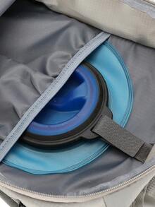 轻便骑行背包，男士适用，是户外运动、徒步旅行和登山的理想之选。便携，男女通用设计，是旅行的完美伴侣。也可作为书包、返校背包使用，大容量、防水、轻便、可折叠，经典休闲风格，适合男孩、男士、教师，是返校、开学第一天、大学、户外活动、旅行、野餐、运动场馆和健身的理想之选。