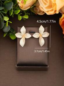 1pc Luxury & Elegant Cubic Zirconia Inlaid Leaf Design Earrings, Suitable For Women's Wedding & Party Wear, Without Gift Box