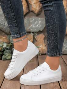 Baskets blanches polyvalentes de style preppy, nouvelles chaussures plates décontractées pour la saison printemps/automne destinées aux étudiants. Chaussures de skate unisexes en PU confortables