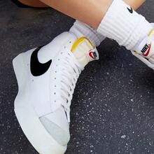 Nike Zapatillas altas retro resistentes y ligeras de estilo casual Blazer Mid 77 Trailblazer para mujer - Blanco - Ver 5