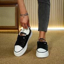 Youthful College Style, Solid Color Mid-Top Sneakers, Simple And Exquisite Craftsmanship, Retro Atmosphere Suitable For All Seasons, Women's Shoes, Casual Sneakers - Black - View 2
