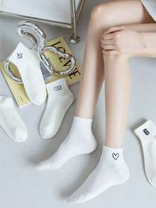 5 双经典白色女士中筒袜，百搭运动风格