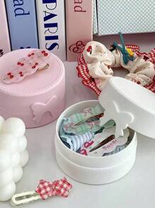 1 Stück kreative strukturierte Retro Schleife Pferd Schmuckkasten, eleganter hübscher Schmuckaufbewahrungskasten als Geschenk, Aufbewahrungsbox mit Schleifen-Pony-Form, runde Aufbewahrungsbox für Schmuck, tragbare Staubbox, perfekt für Schmuck und kleine Accessoires mit Herz-Stickerei Details, Schmuckkasten, Muttertagsgeschenkbox