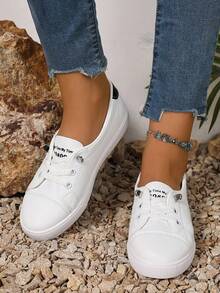 大码女式白色休闲运动鞋，百搭校园运动鞋，平底时尚运动鞋，系带舒适运动鞋