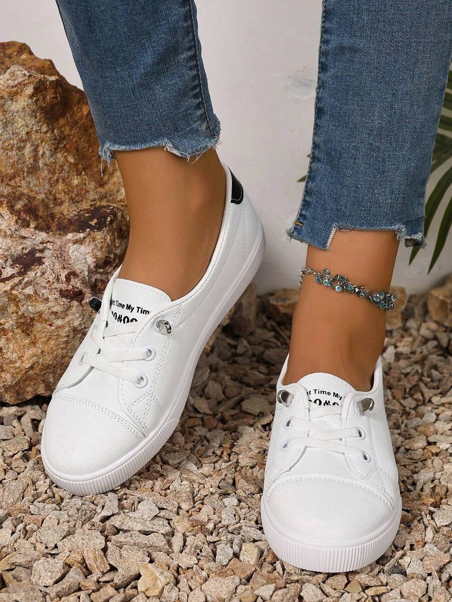 大码女式白色休闲运动鞋，百搭校园运动鞋，平底时尚运动鞋，系带舒适运动鞋