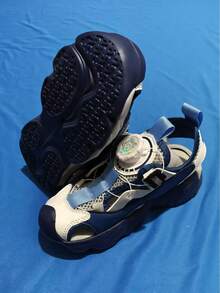 Sandálias infantis, sandálias esportivas infantis com fivela giratória, sandálias de bico fechado, sapatos de praia para meninos