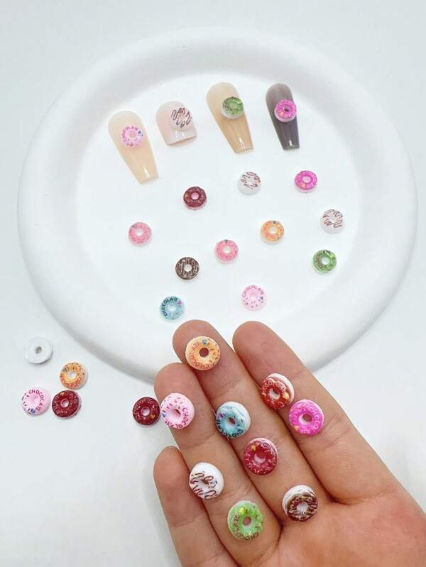 50 pièces de 9 mm Mignons Mini Kawaii Bonbons Résine Chocolat Beignet Décoration Plate Arrière Scrapbooking Femmes Filles Nail Art Charmes Manucure Artisanat Décorations Charmes Accessoires de Bijoux