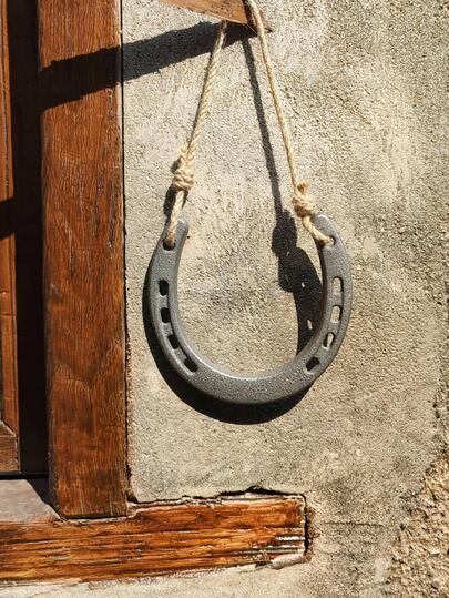 1pc Lucky Iron Horse Shoe Wall Decor, Multi-Color Cast Iron Horse Shoe, Good Luck Amulet For Home & Garden, DIY Decoration Material (Rope Not Included)