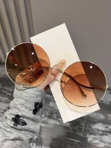 1 Cặp kính thời trang nữ gọng kim loại tròn cỡ lớn, mẫu mới cho mùa hè và mùa thu, thiết kế càng kính cong, phù hợp cho sử dụng hàng ngày, du lịch, dự tiệc, biểu diễn sân khấu, đi biển, chụp ảnh đường phố, trình diễn thời trang và các dịp khác. - Nhiều màu - Xem 11