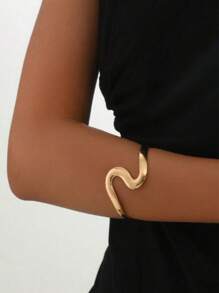 1pc Stainless Steel Geometric Wave Open Bangle, Metallic Smooth Minimalist Asymmetrical Fashion Bracelet, Suitable For Vacation And Daily Wear