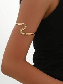 1pc Stainless Steel Geometric Wave Open Bangle, Metallic Smooth Minimalist Asymmetrical Fashion Bracelet, Suitable For Vacation And Daily Wear