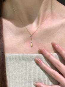 Colar minimalista com pingente de gota d'água para mulheres, corrente delicada de clavícula, chique e versátil