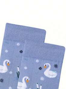 1 par de calcetines azul claro para mujeres - Cisne invernal con patrón de copos de nieve, suaves y elásticos para mayor comodidad, lavar a mano, accesorios de moda para clima frío, calcetines navideños para un ajuste cómodo
