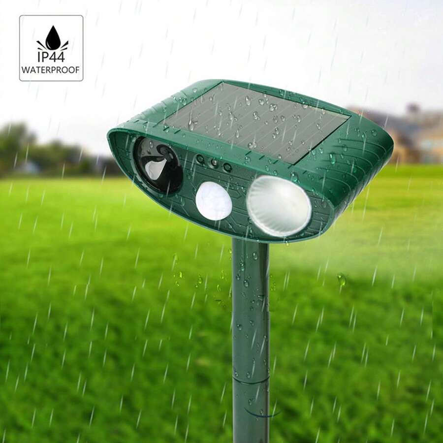 Repelente ultrasónico de animales, ahuyentador de animales al aire libre con energía solar, linterna LED y sensor de movimiento, panel solar recargable, cable de carga USB,, ahuyenta eficazmente a animales invasivos como ratas, mapaches, zorros, conejos, búhos, mapaches y otras plagas. El altavoz ultrasónico emite ruido para alejar a ardillas, ciervos, mapaches, conejos, gatos, perros, mapaches y zorros de granjas y jardines.