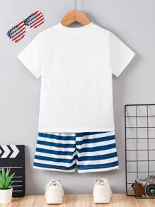 Conjunto de 2 piezas de camiseta de manga corta de cuello redondo y pantalones cortos con estampado de bandera estadounidense, estilo informal para niños