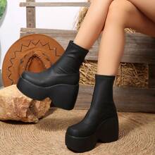 Paar schwarze Kunstleder Damen Ankle Boots, westlicher Stil Plateau Keilabsatz, seitliche Nahtdetails, Lässig Alltags- und Festivalmode, Herbst- bis Winteressentials