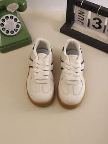 1 par de tênis esportivos infantis de cor sólida com cadarço, sola macia e respirável, tênis casuais adequados para meninos e meninas, corrida ao ar livre, todas as estações